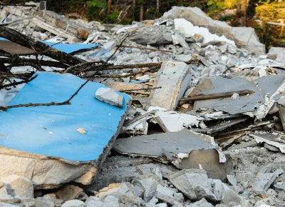 裝潢現場除主要建材外,仍會留下管線、包材與雜項垃圾需要清運處理 台中裝潢廢料清運-台中裝潢廢棄物清運